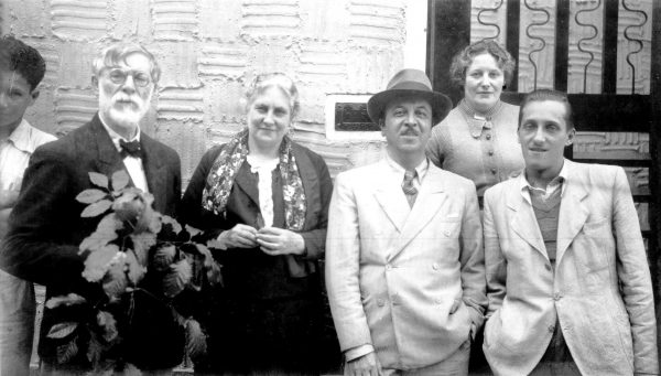 Com Louise, seu genro Henrique Cavalleiro, sua filha Yvonne e seu filho Afonso – 1938