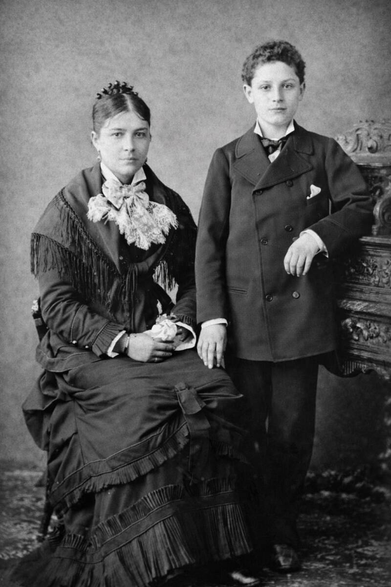 Visconti Com A Irmà Marianella Em 1880